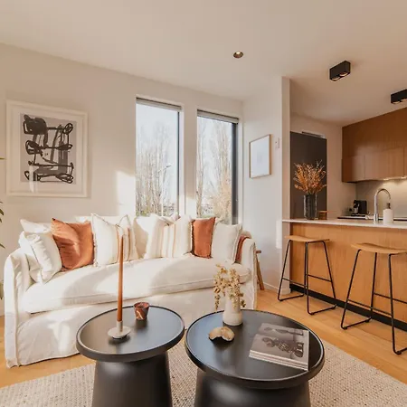 Villa Chic And Contemporary Living At Cambridge Terrace